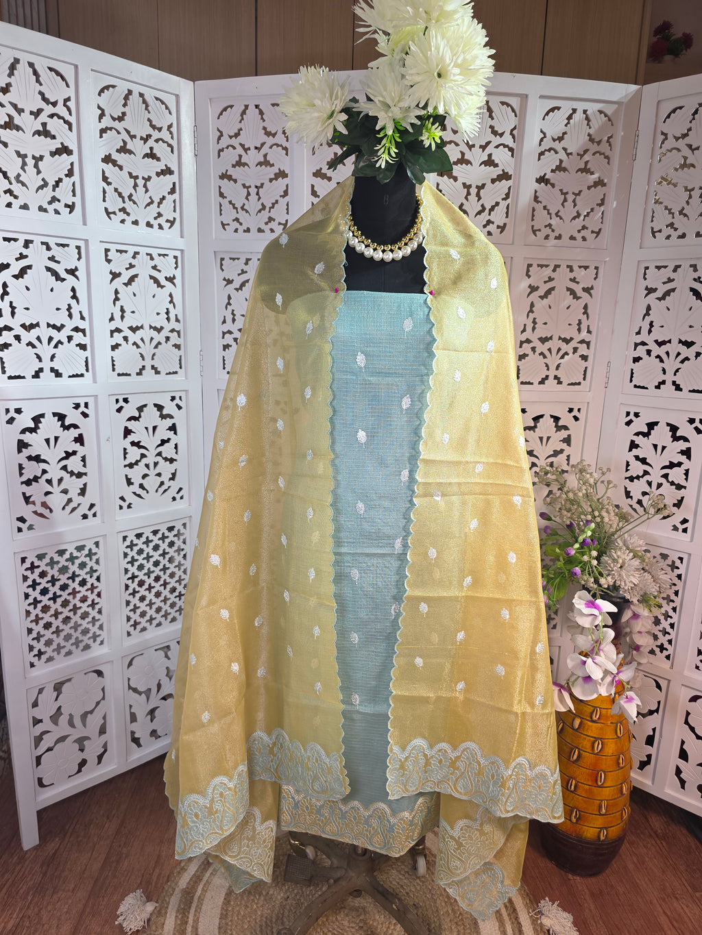 SUIT 03