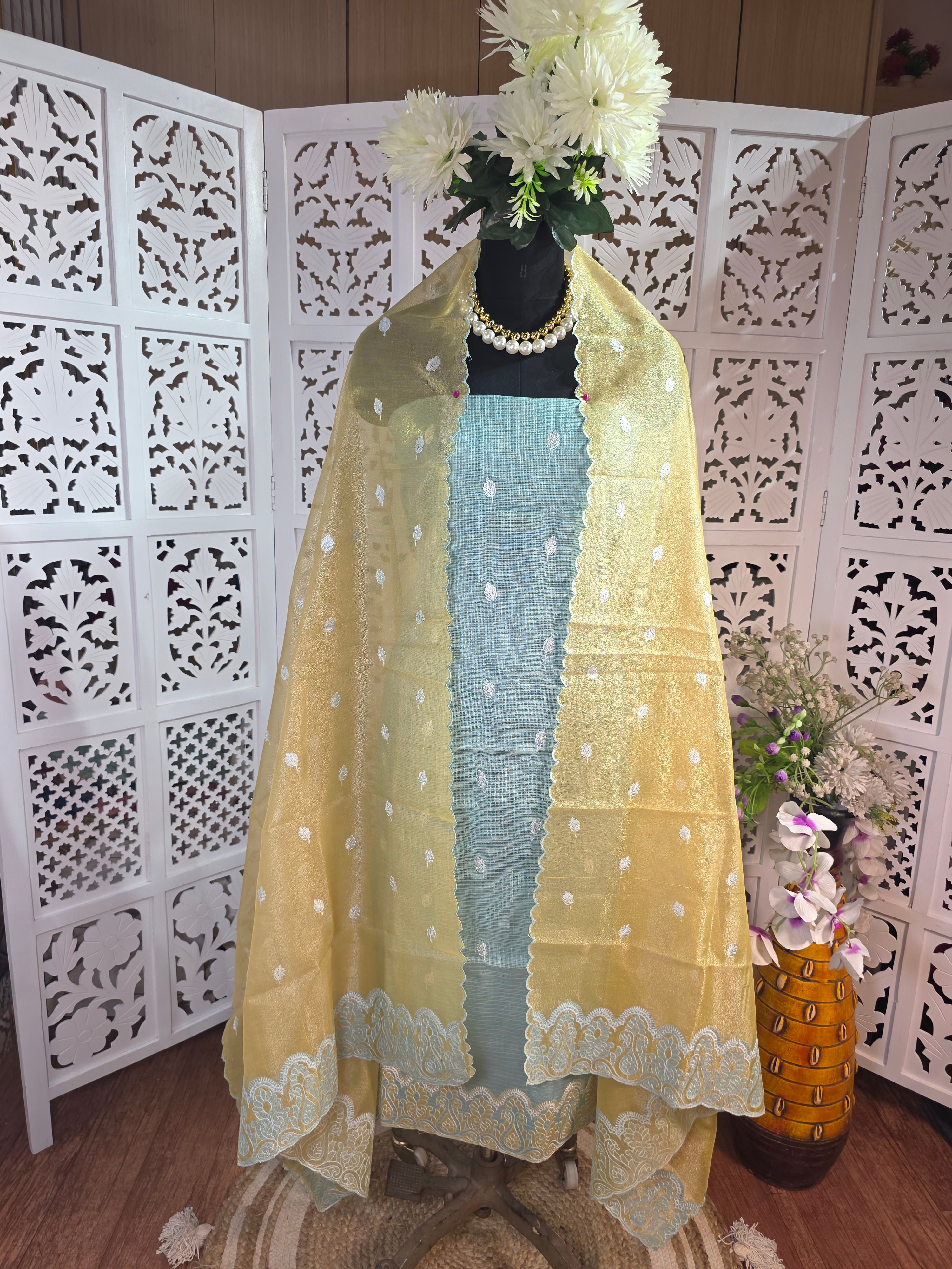 SUIT 03