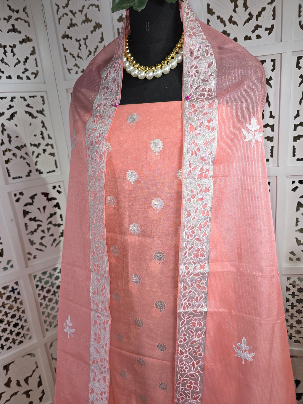 SUIT 09