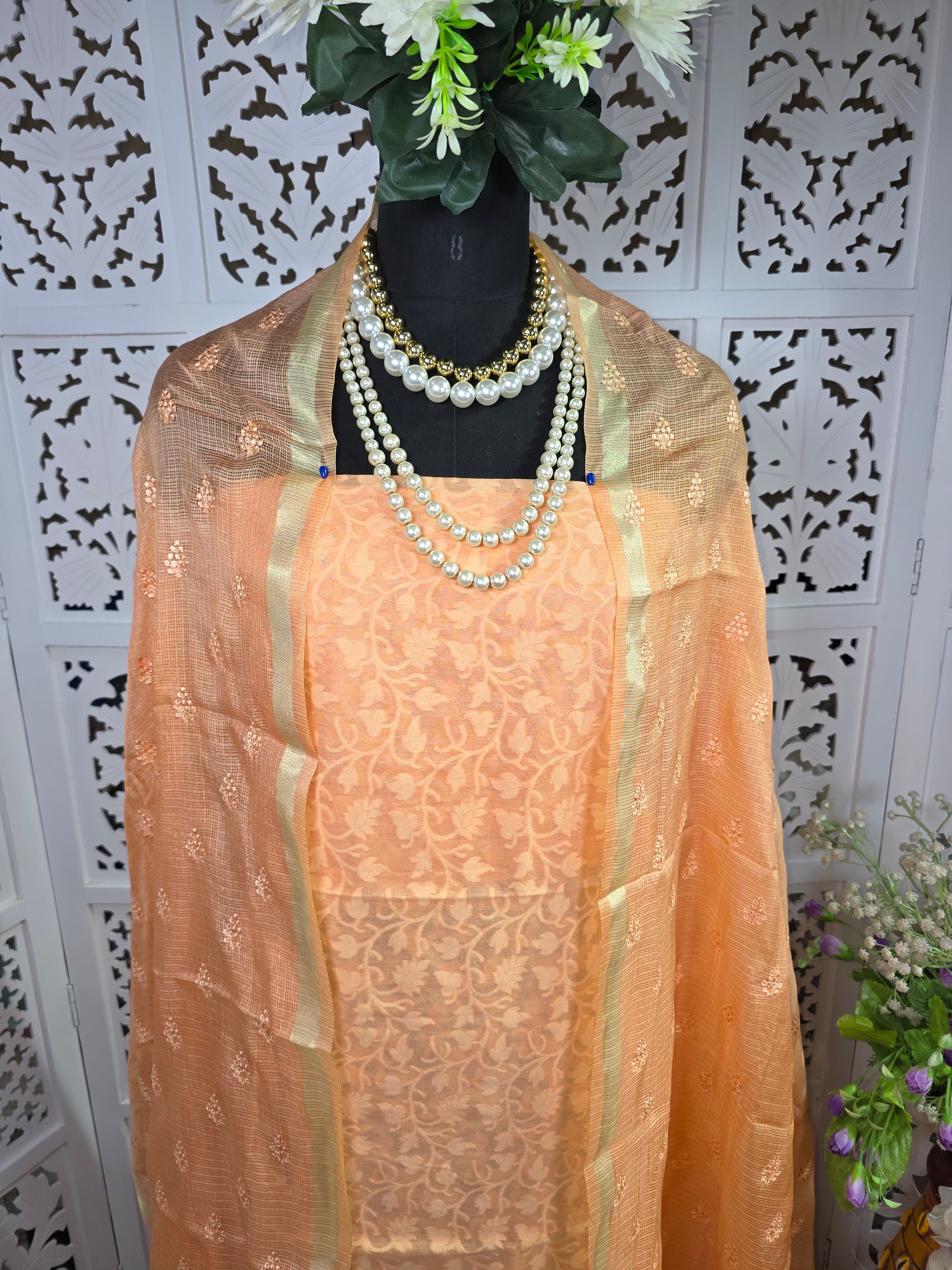 SUIT 010