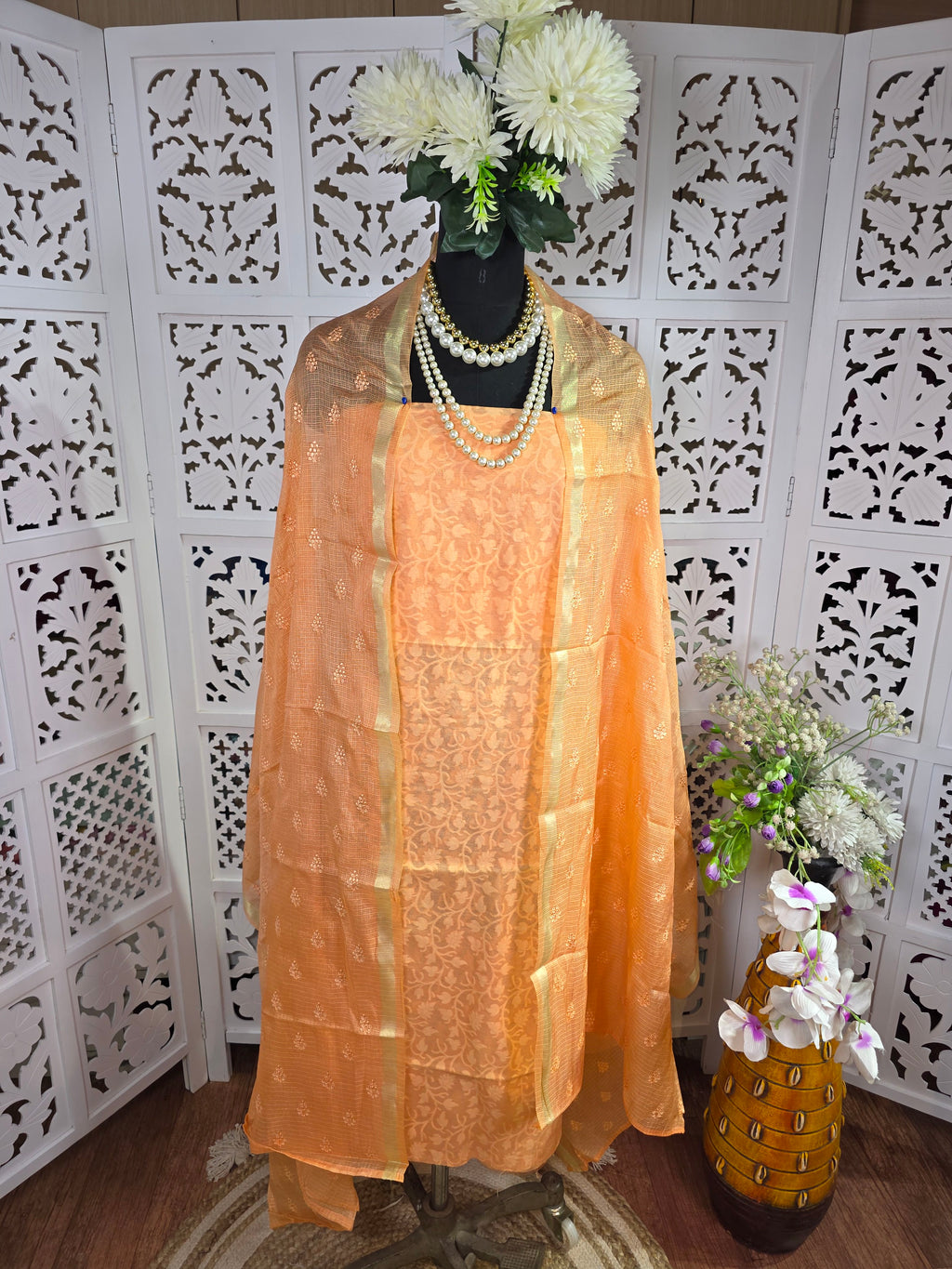 SUIT 010