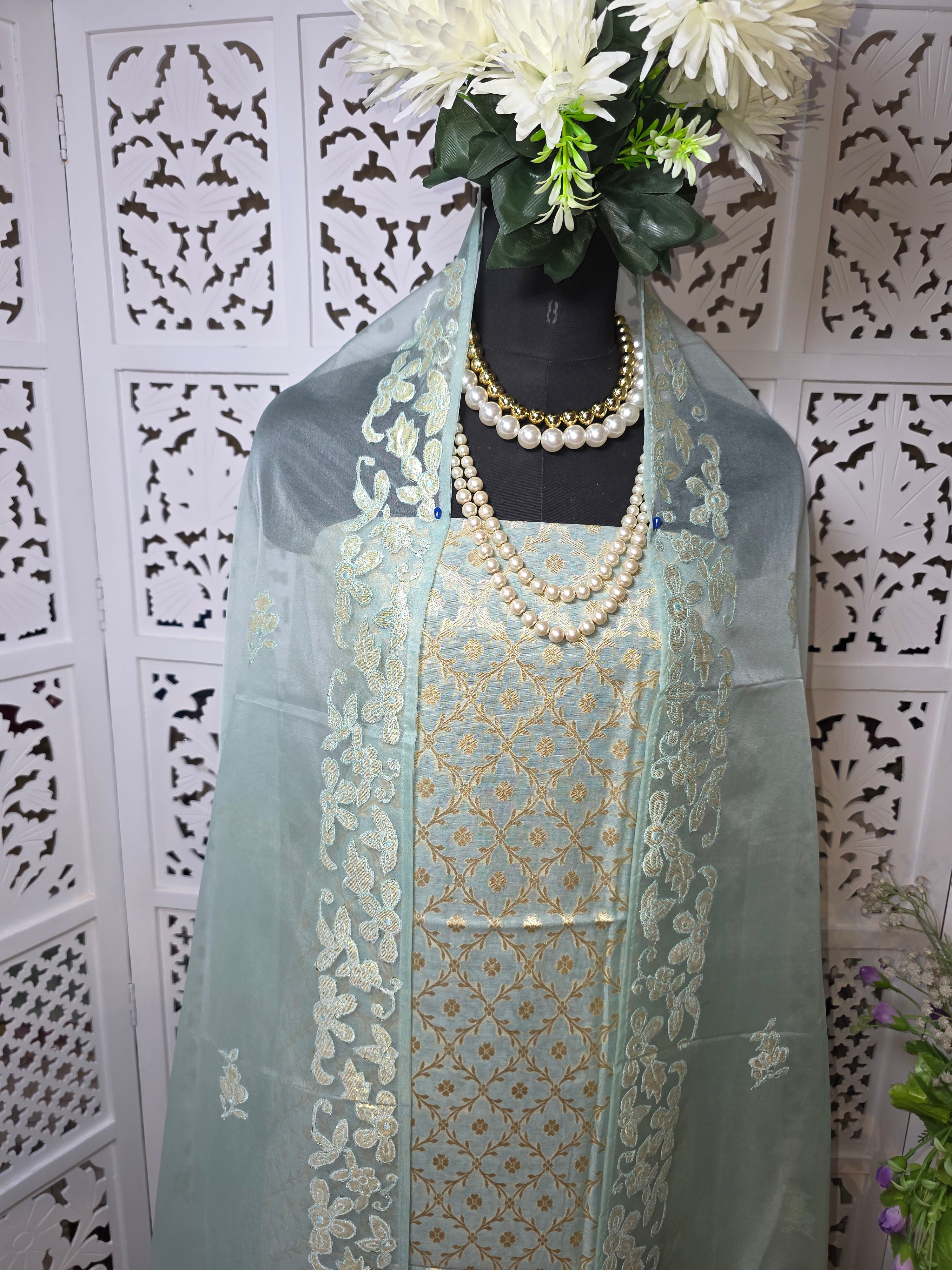 SUIT 011