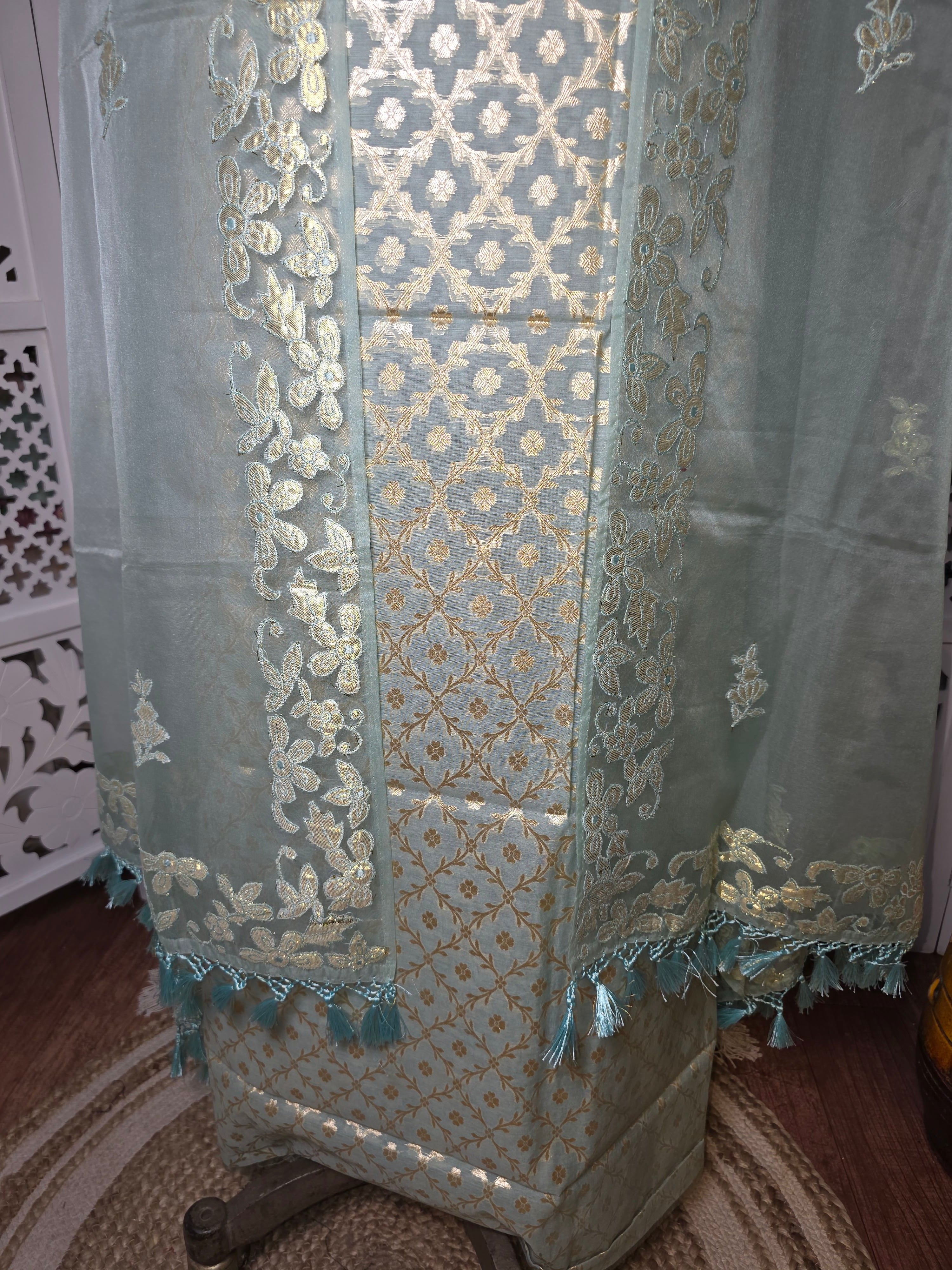 SUIT 011