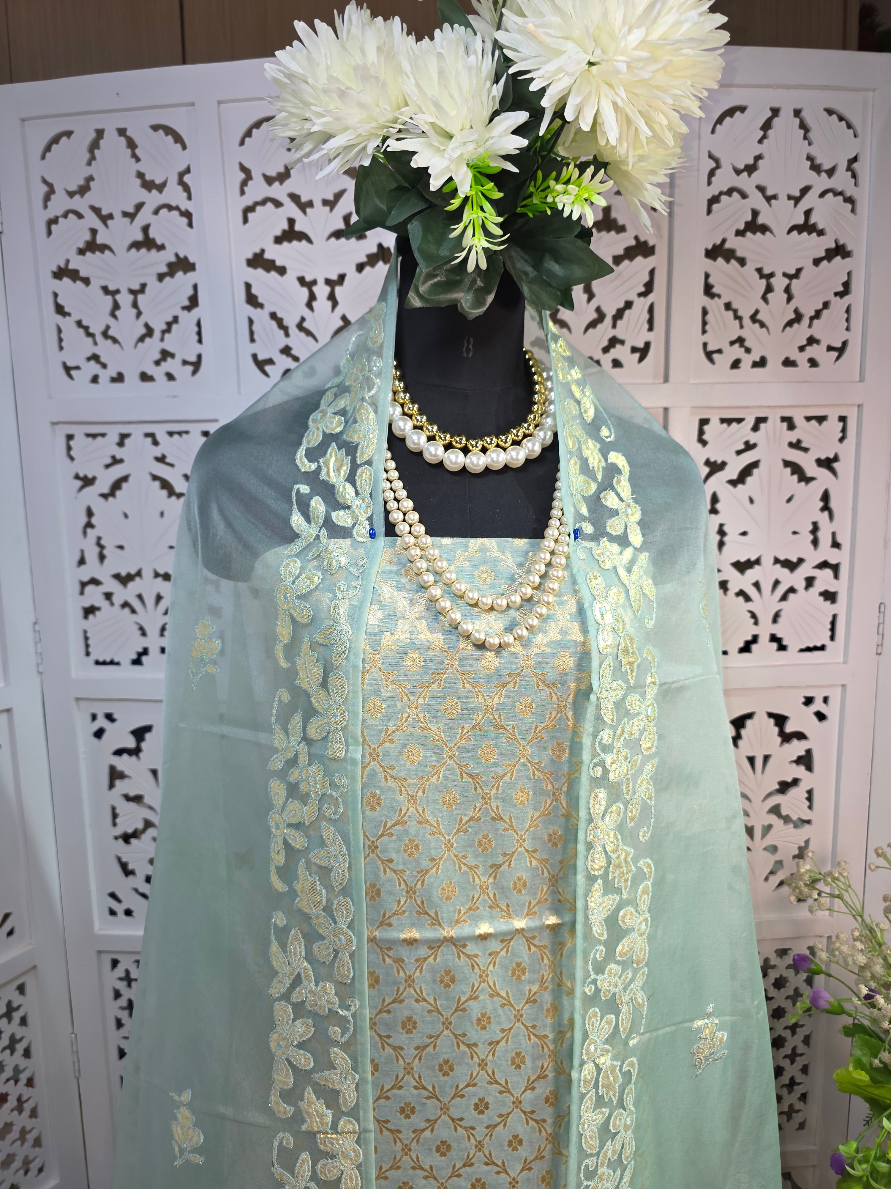 SUIT 011
