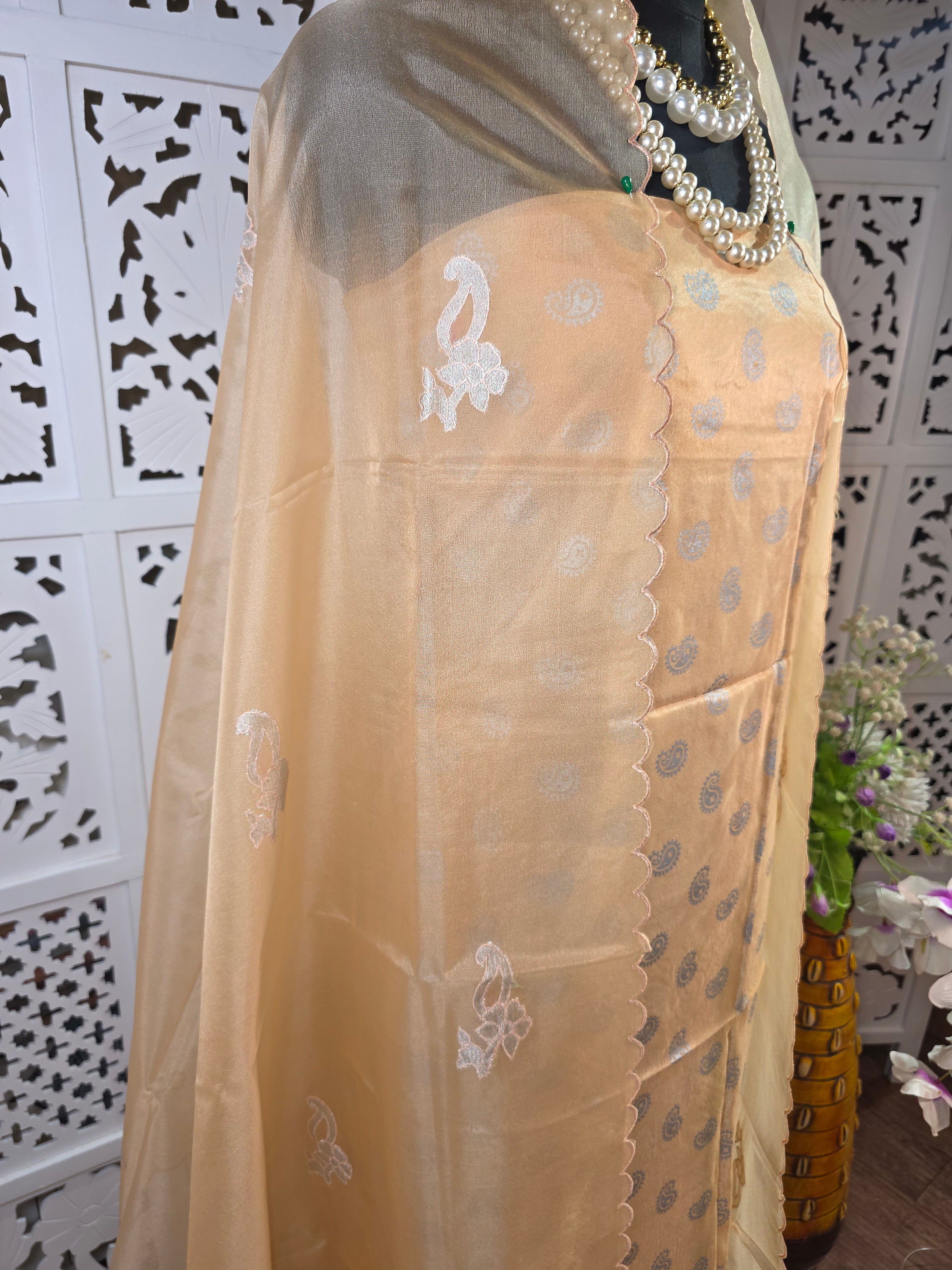 SUIT 012