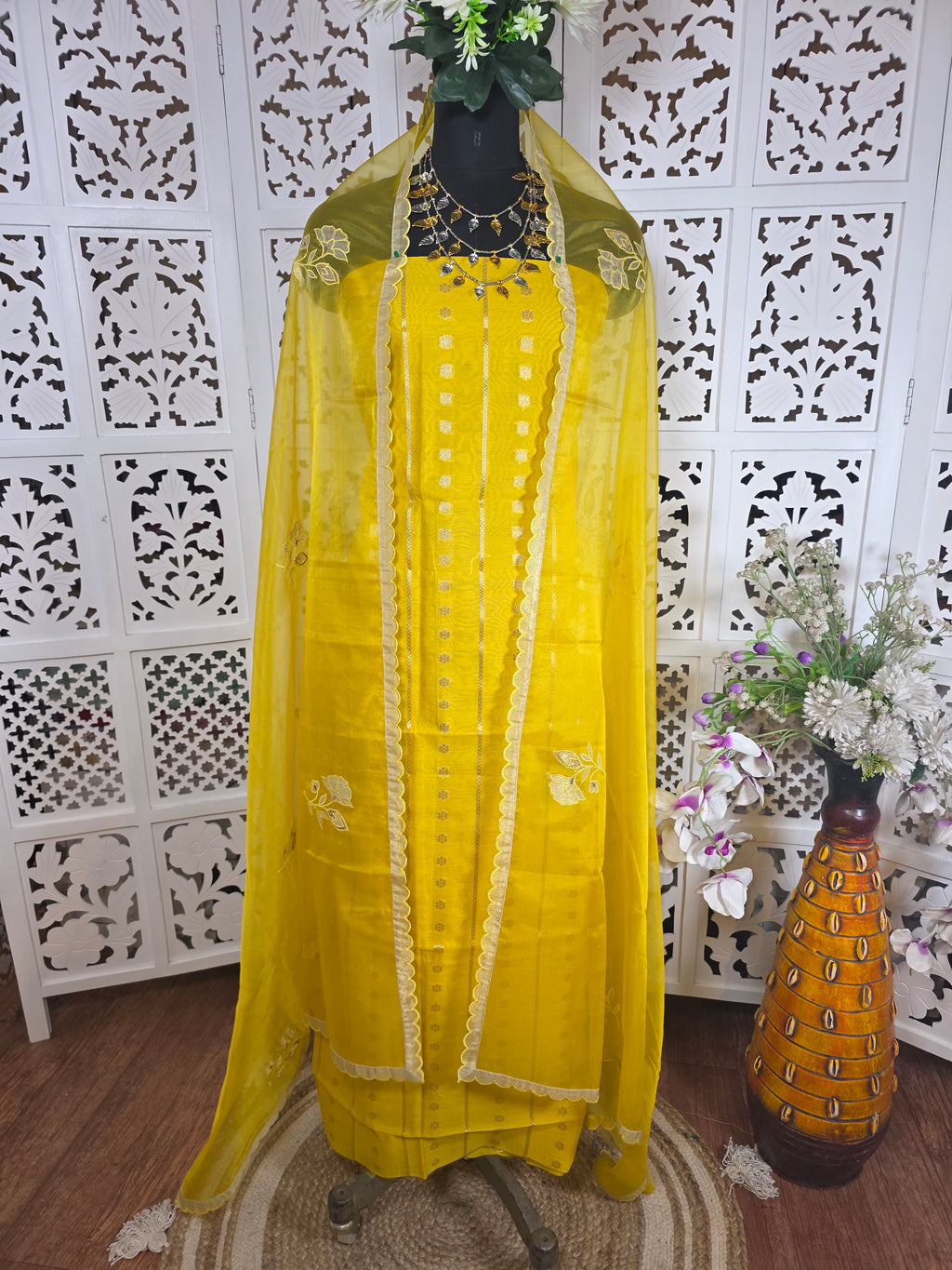 SUIT 015