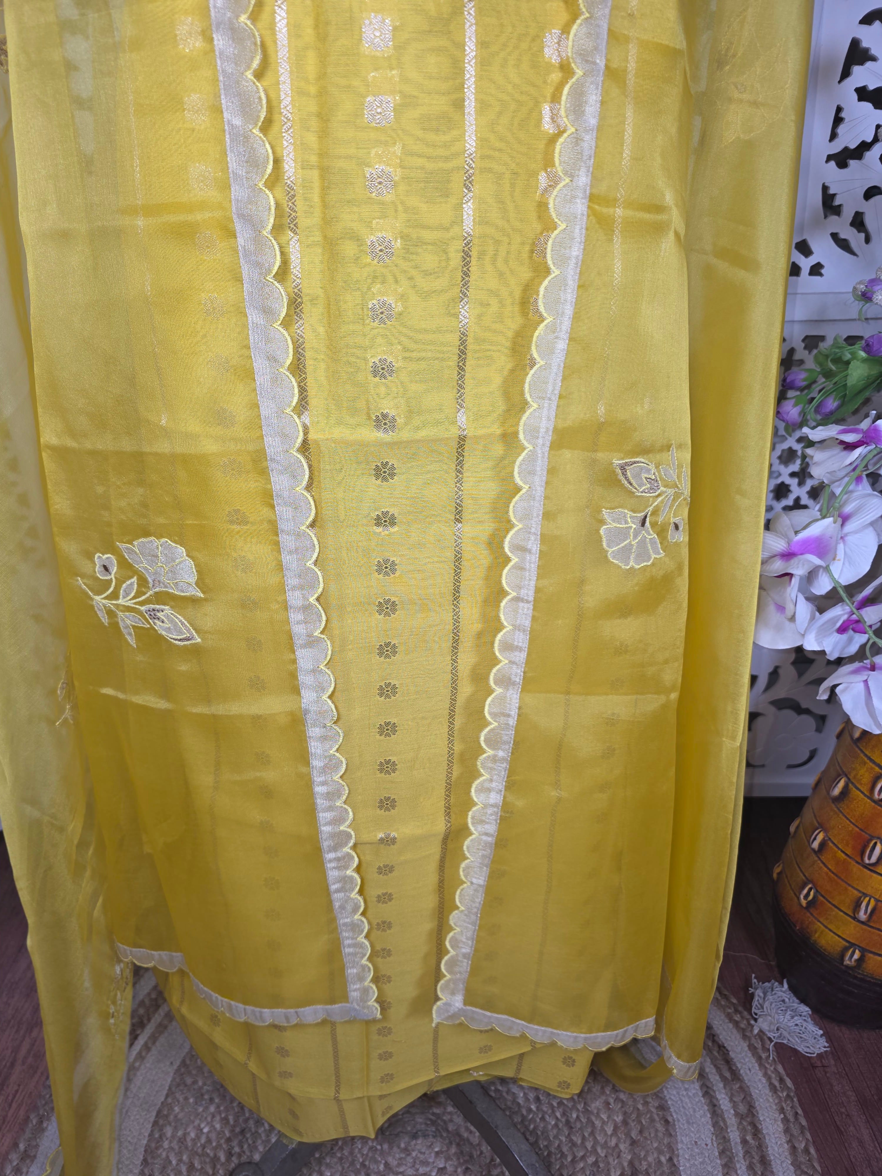 SUIT 015