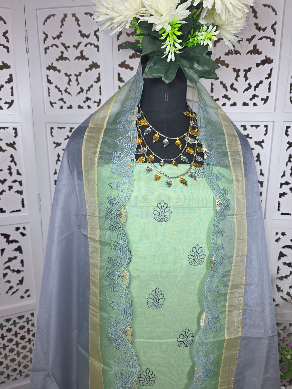 SUIT 016