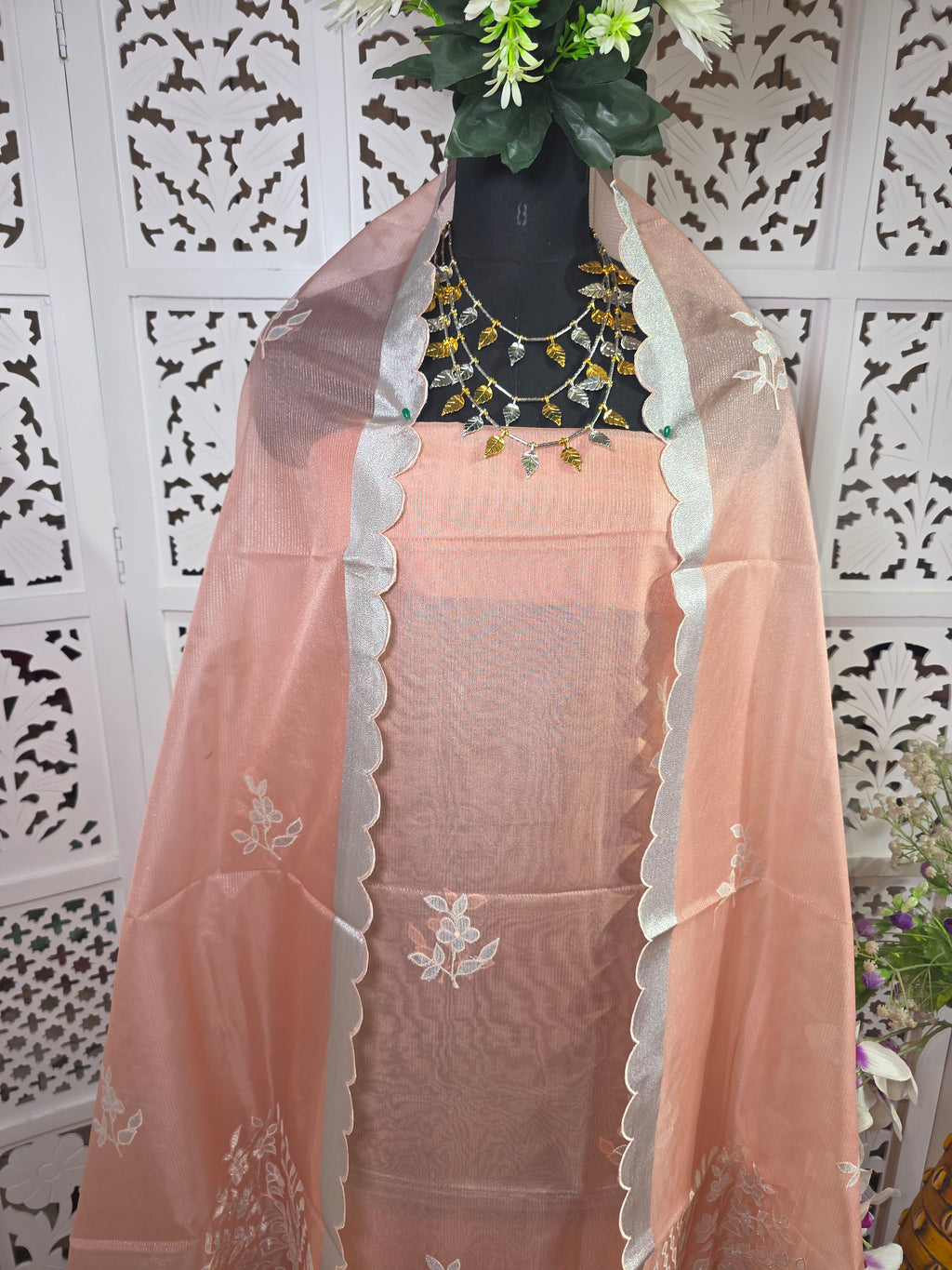 SUIT 018