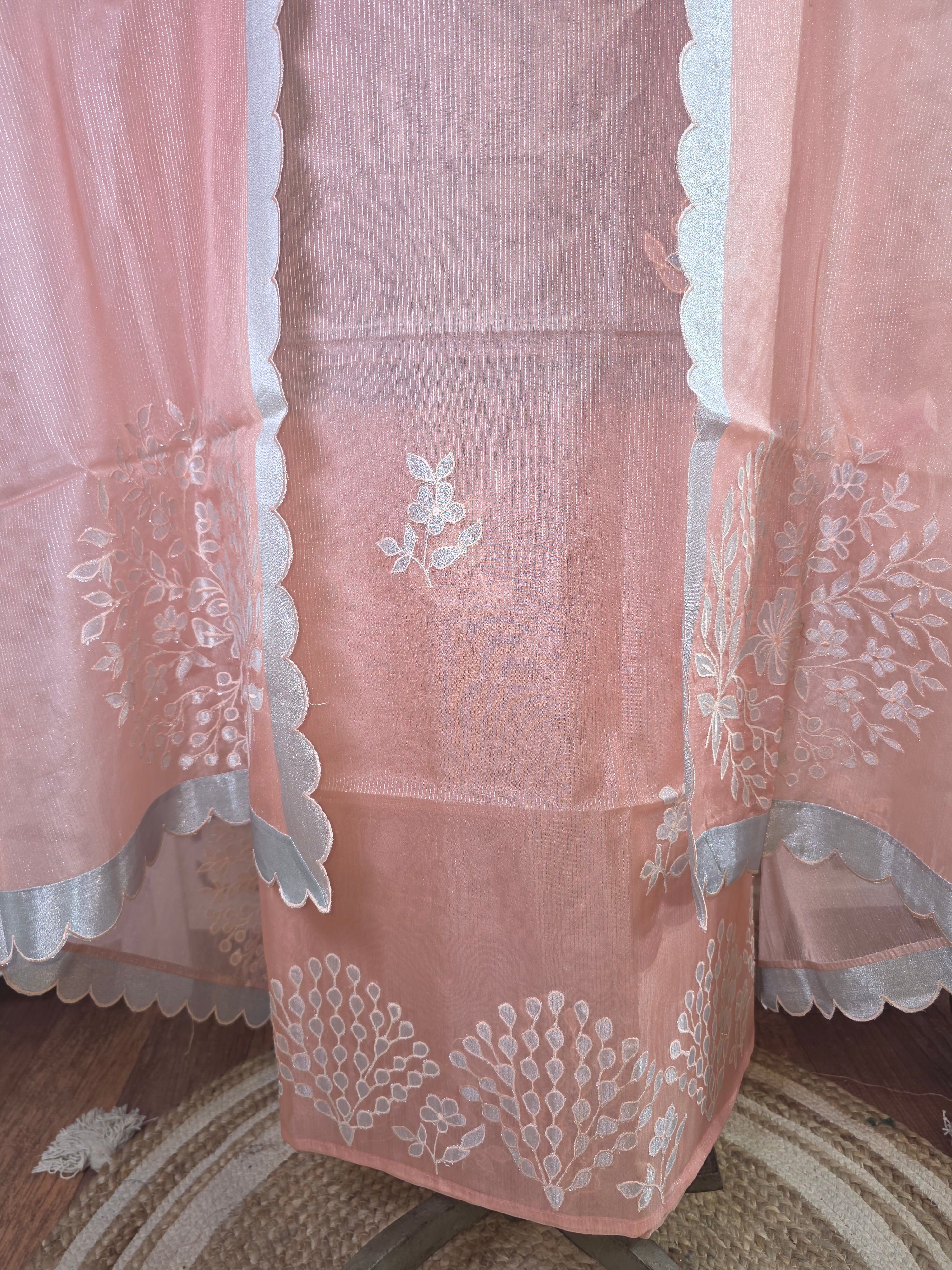 SUIT 018