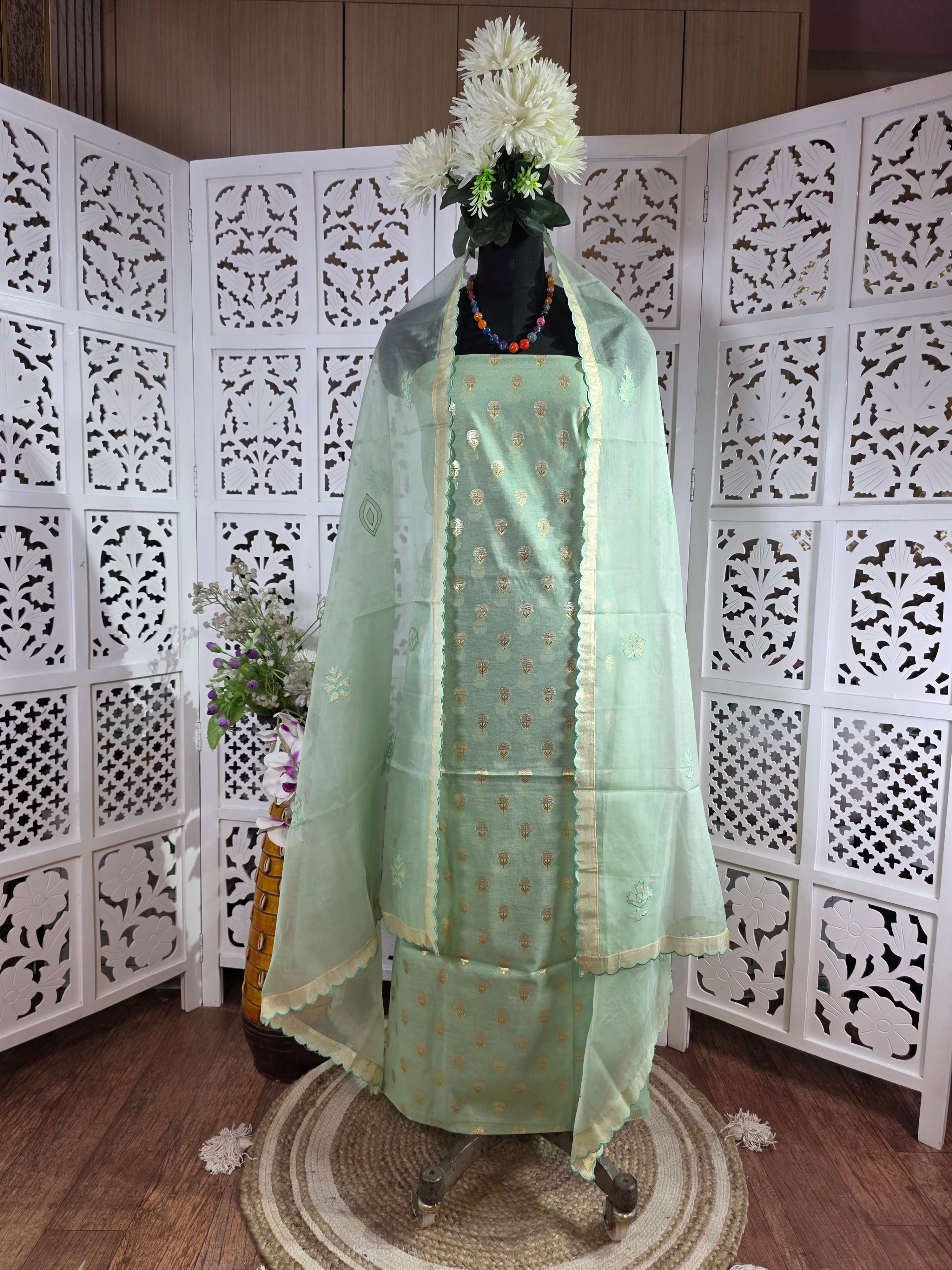 SUIT 019