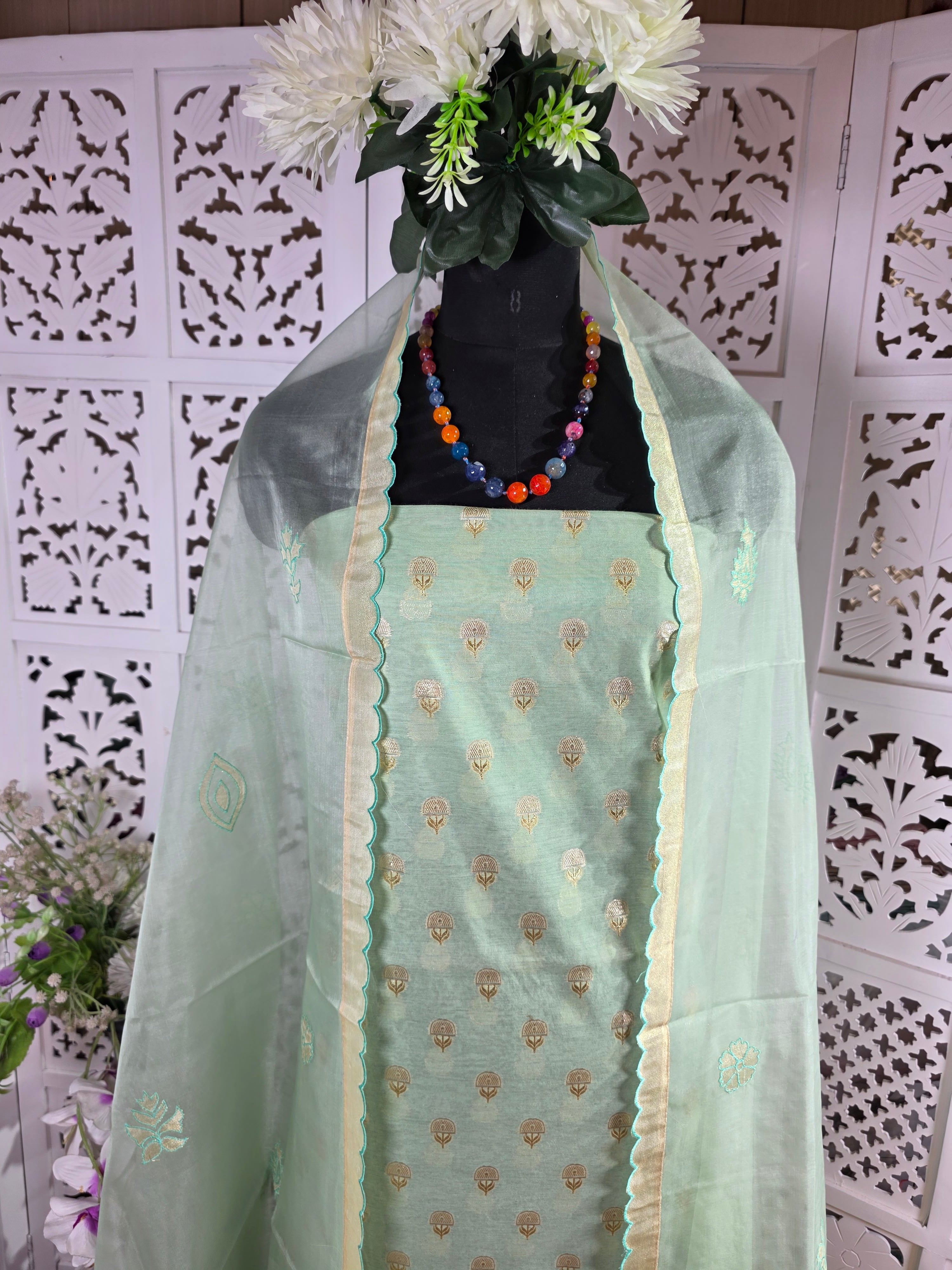 SUIT 019