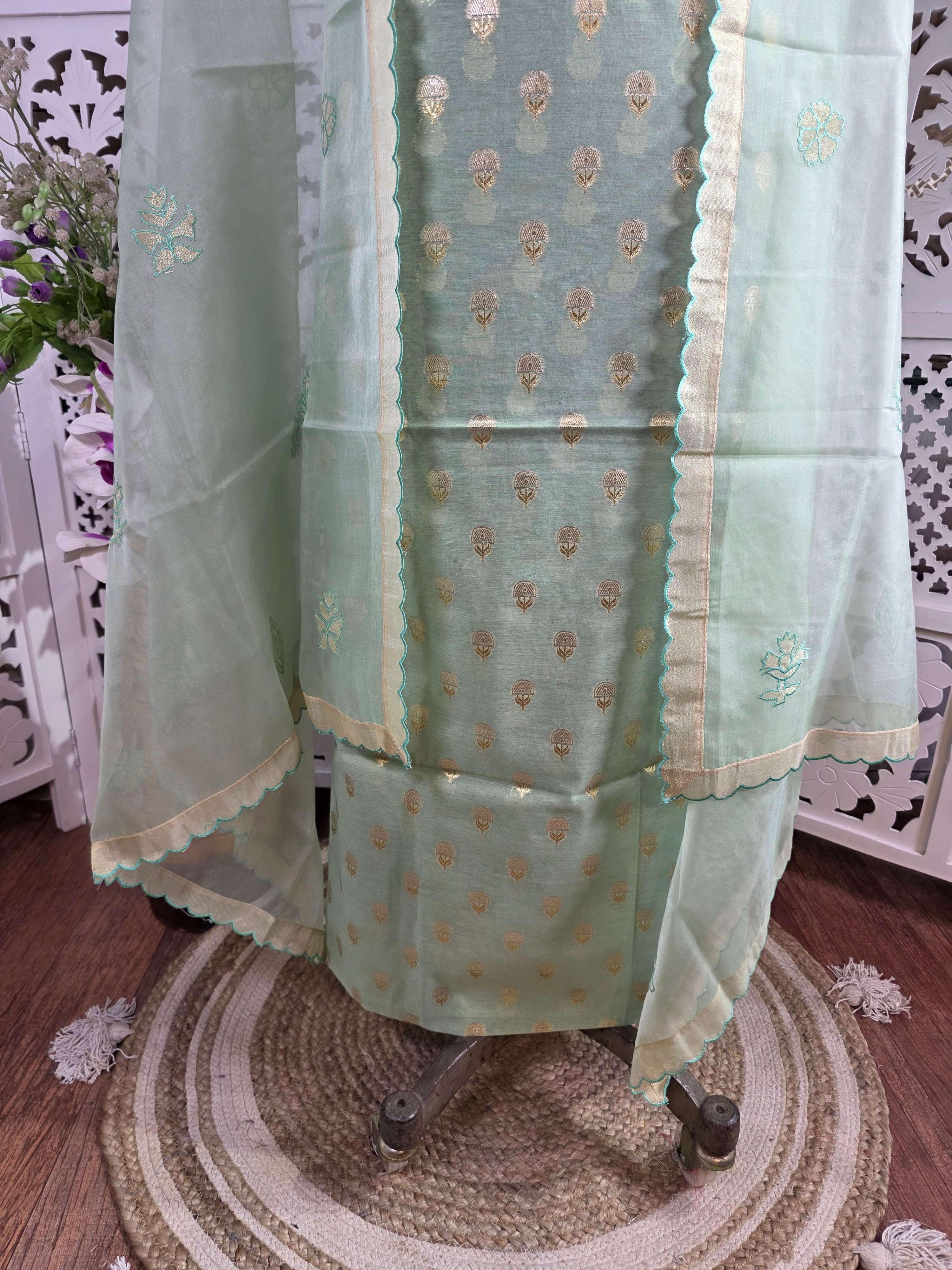 SUIT 019