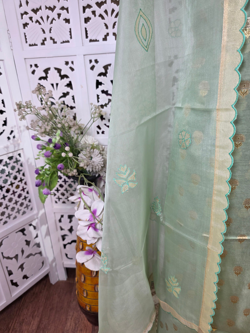 SUIT 019