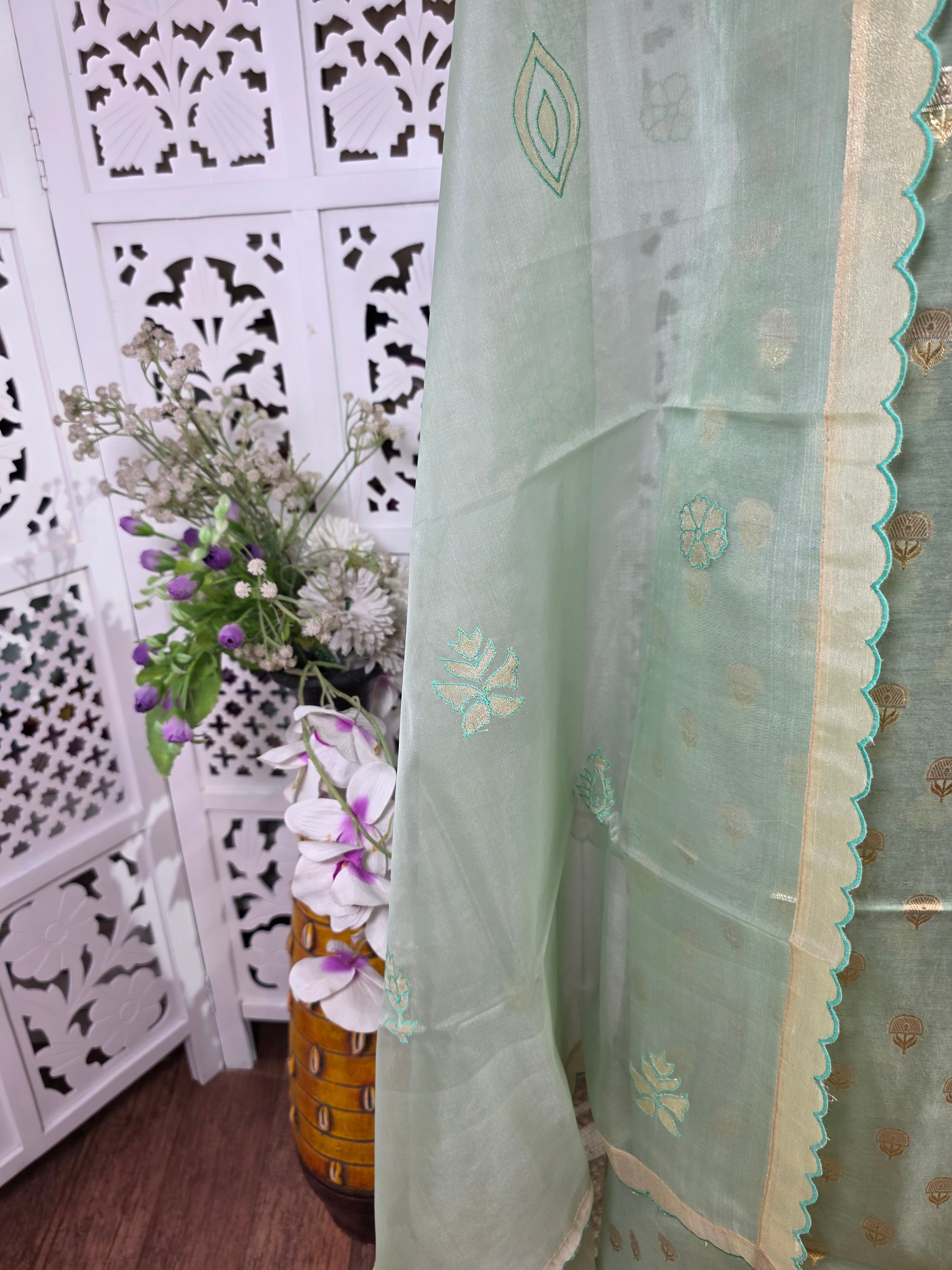 SUIT 019