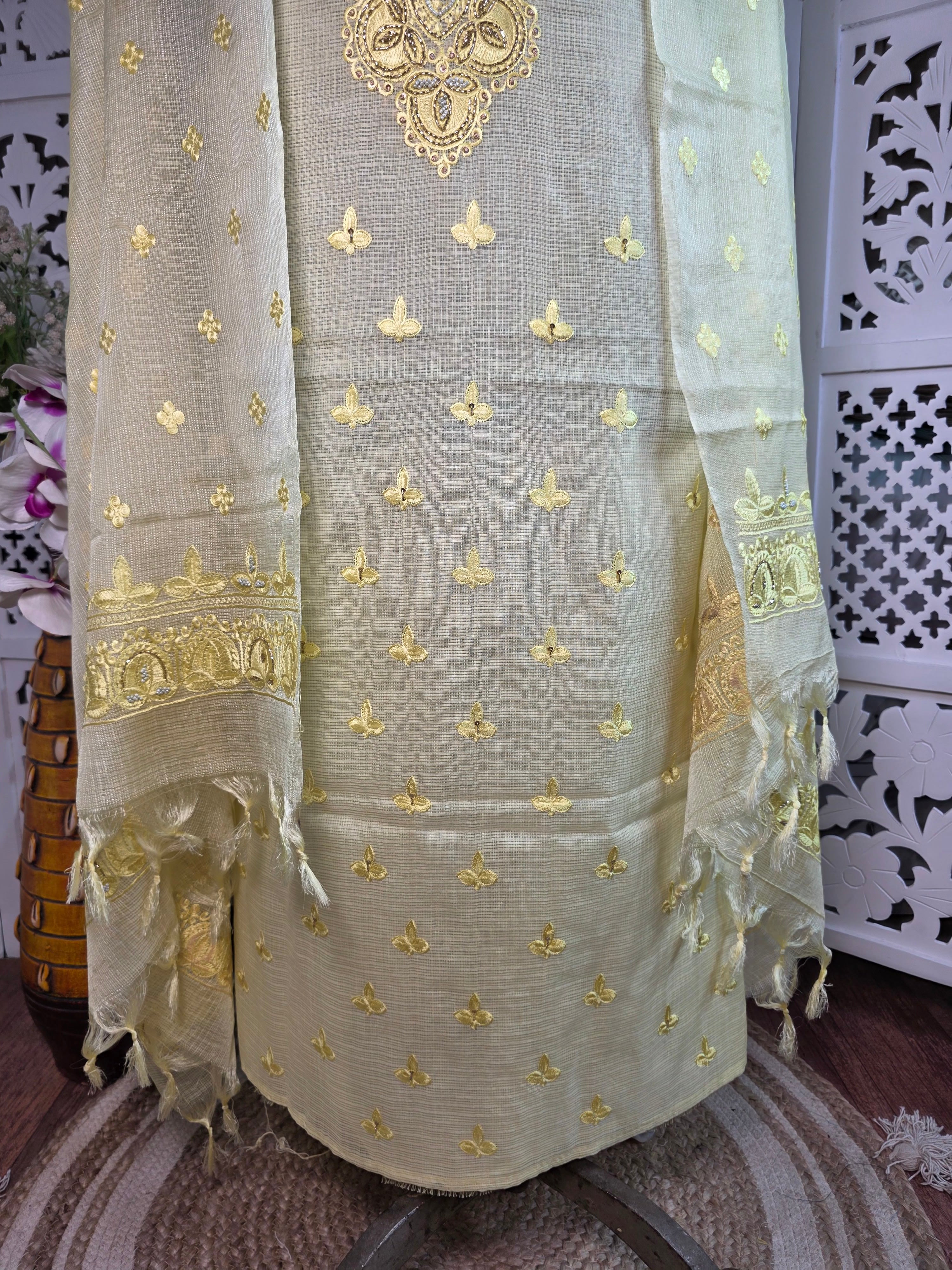 SUIT 020