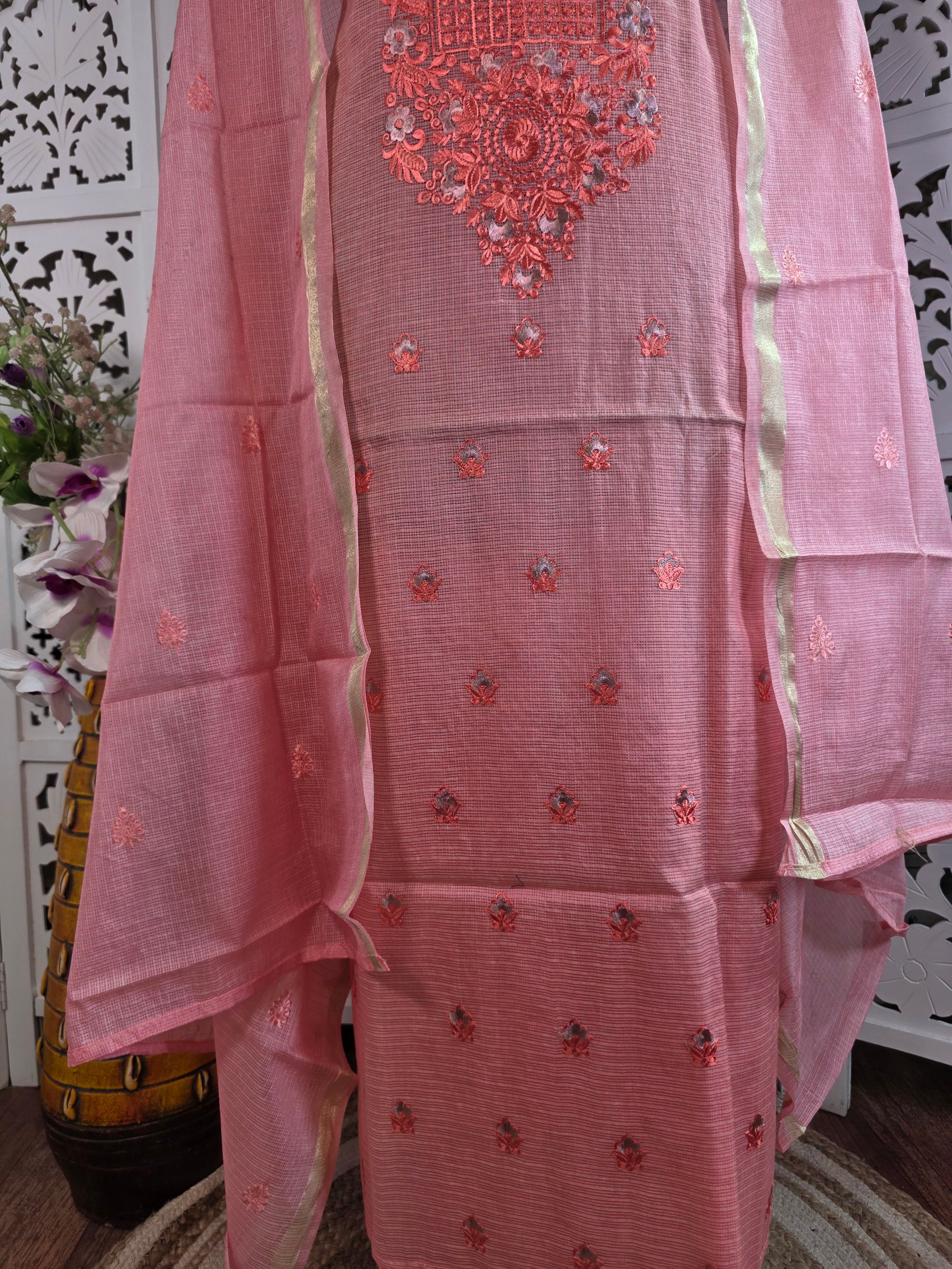 SUIT 022