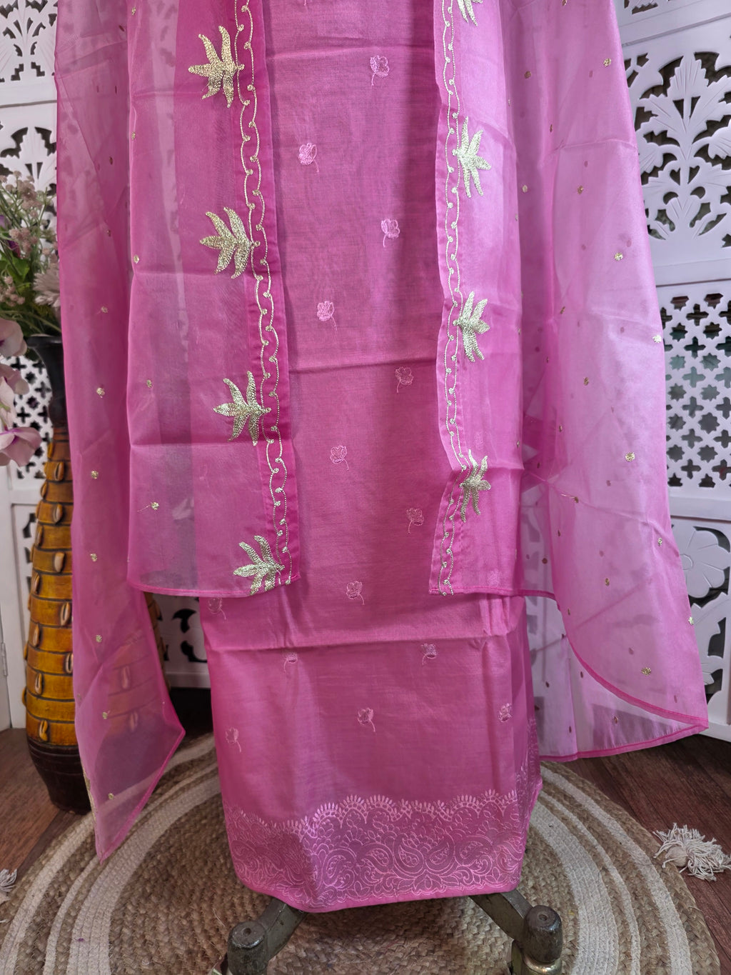 SUIT 024