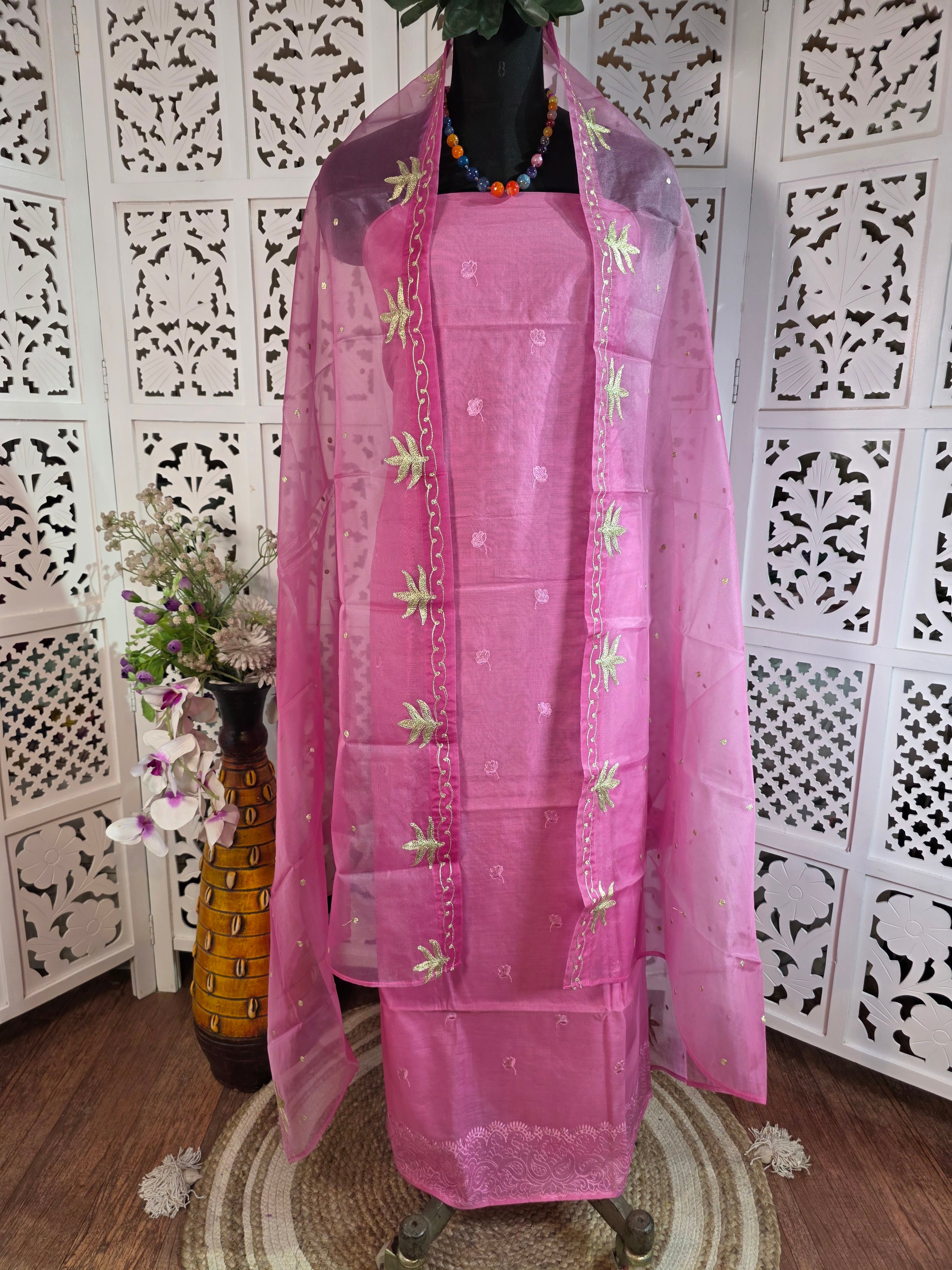 SUIT 024