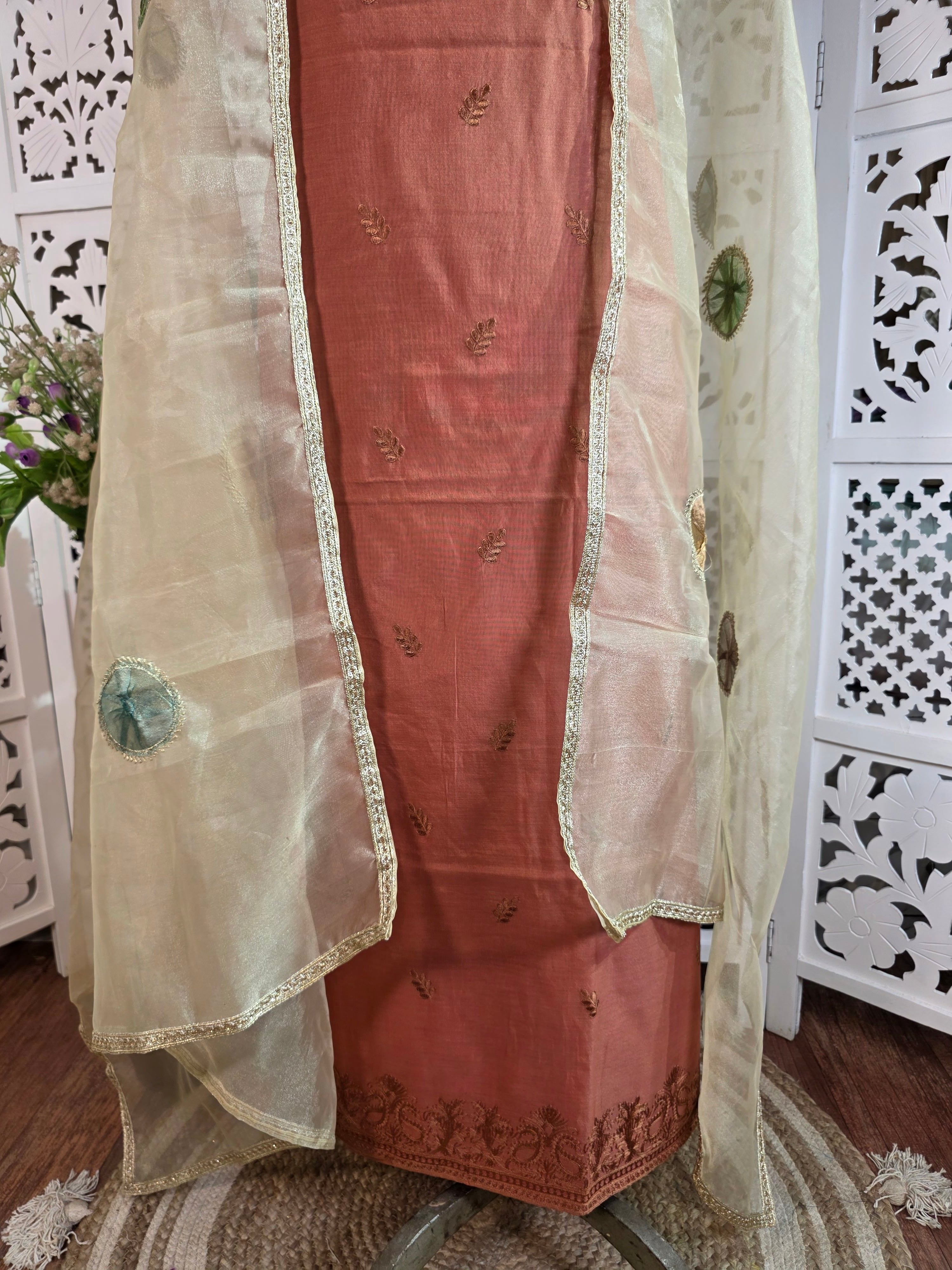 SUIT 023