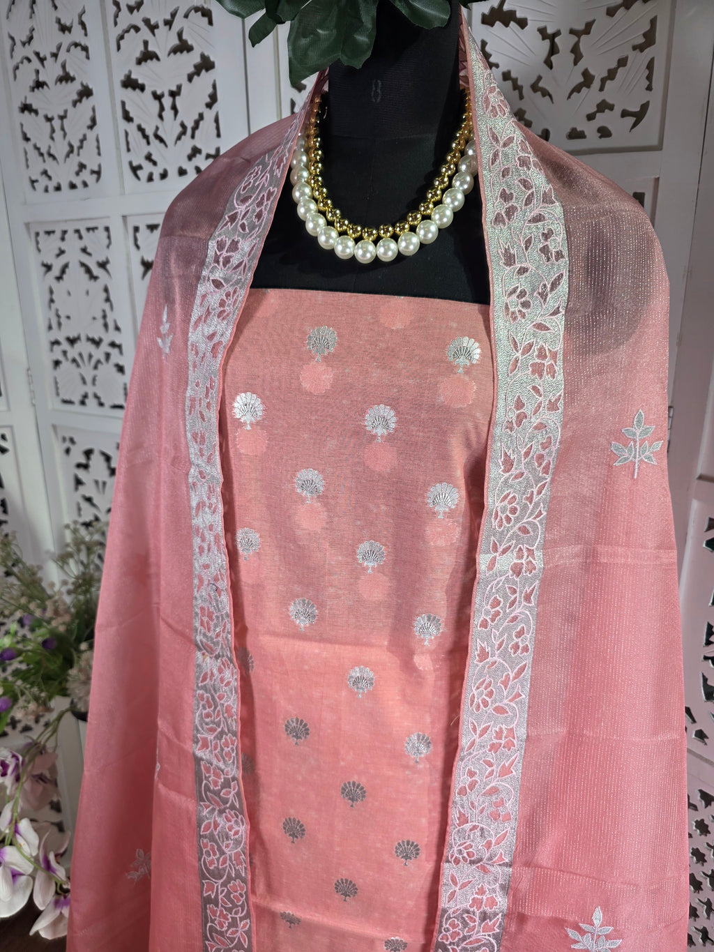 SUIT 025