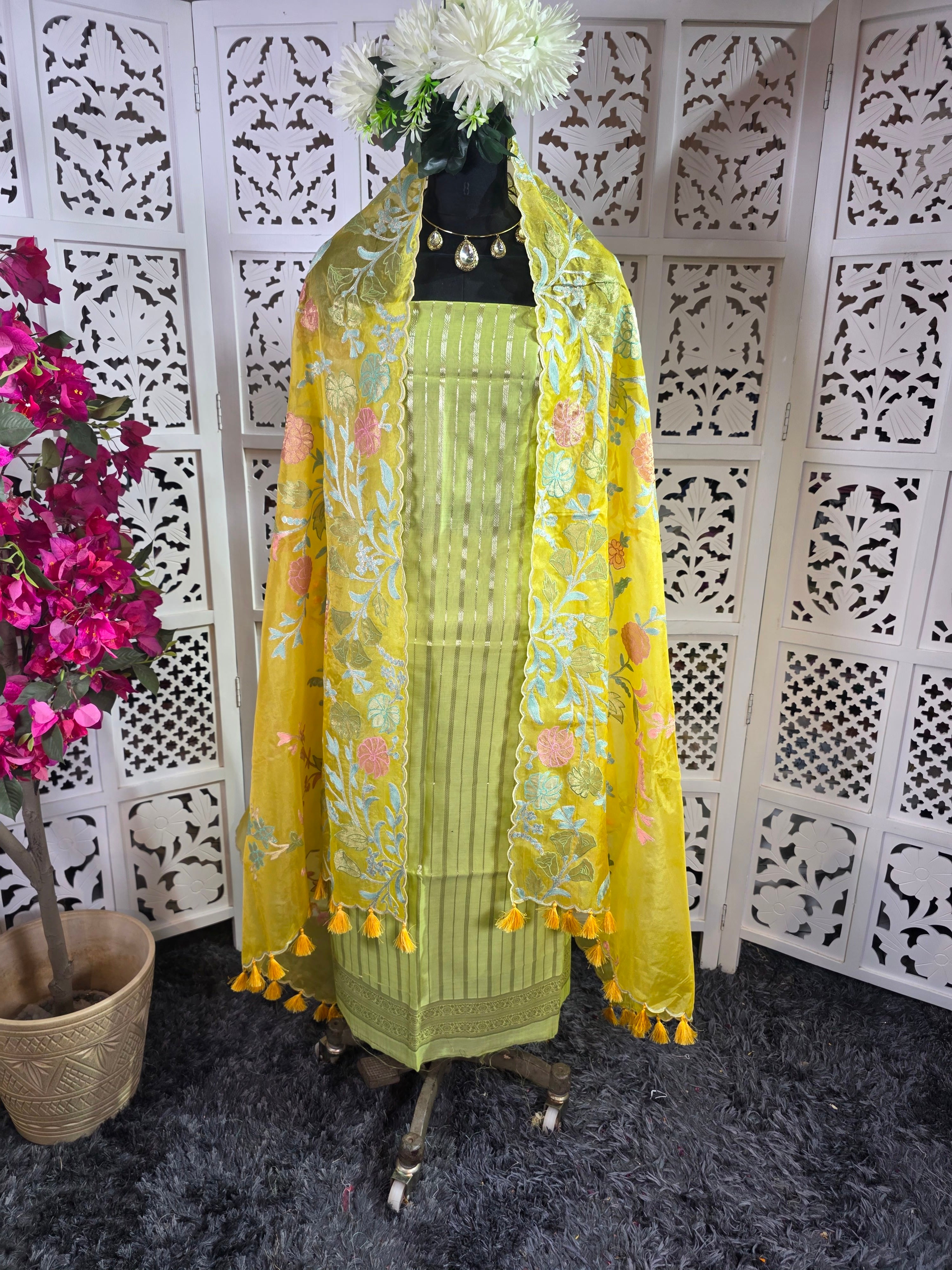 SUIT 028