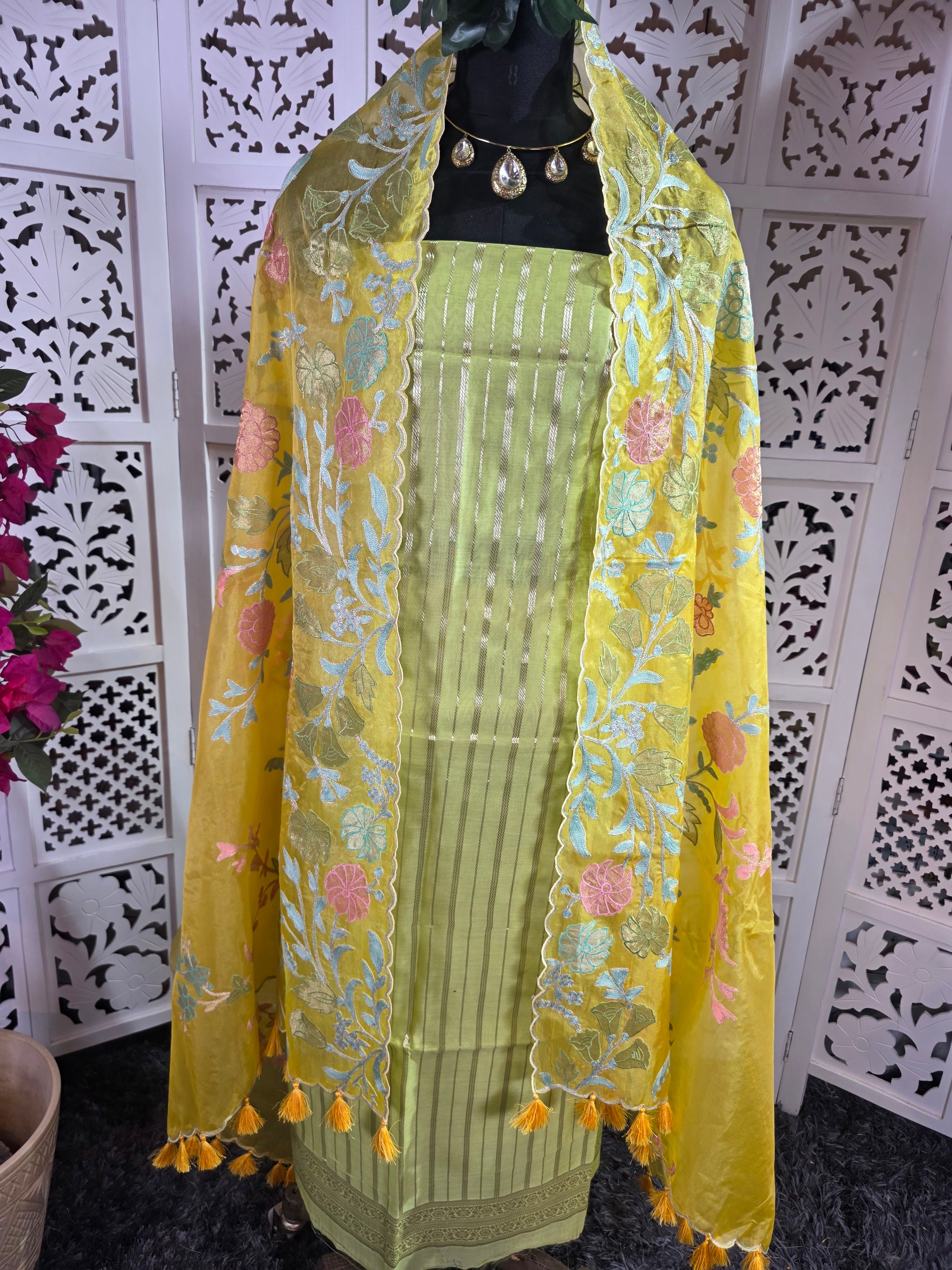 SUIT 028