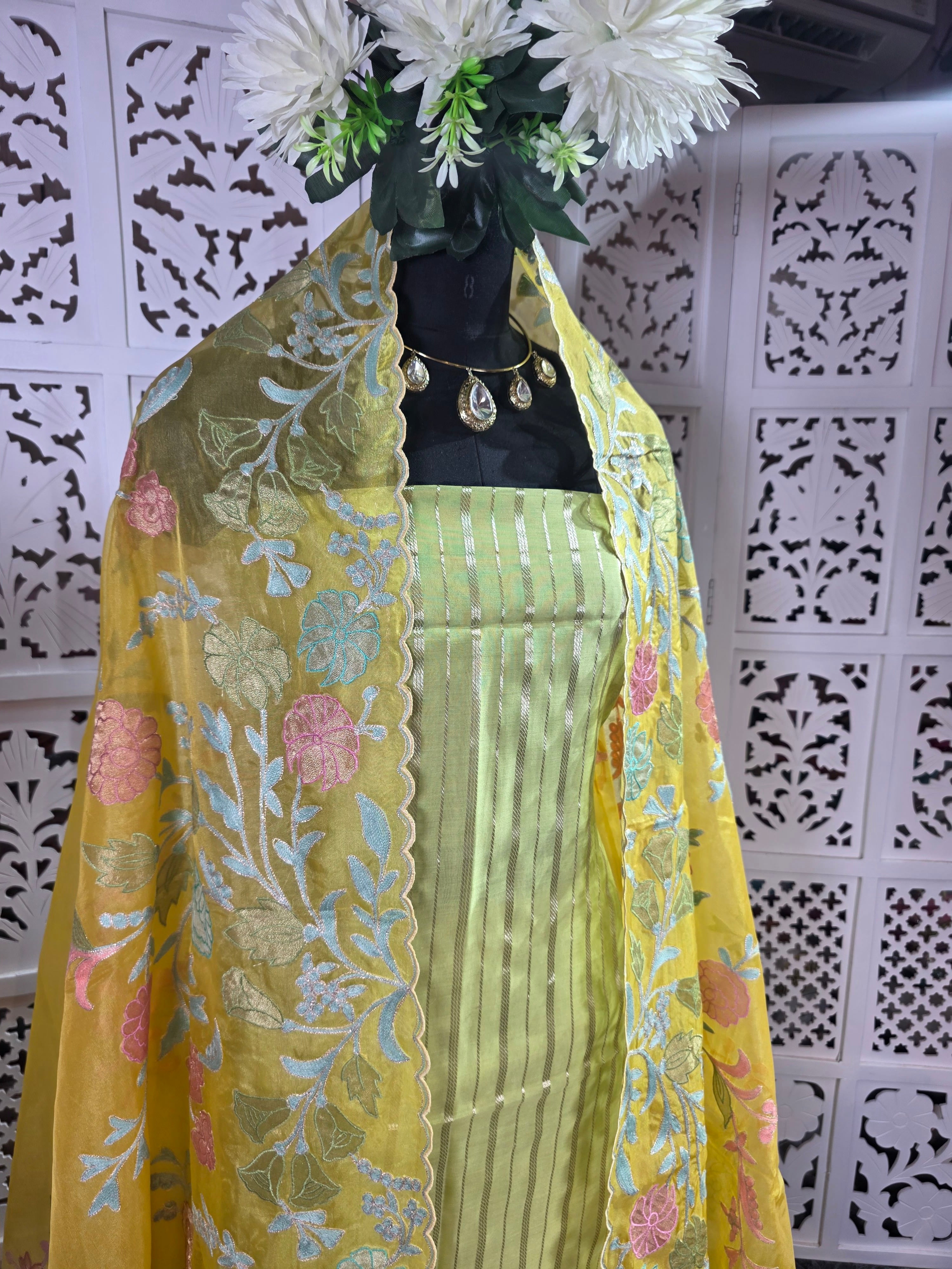 SUIT 028