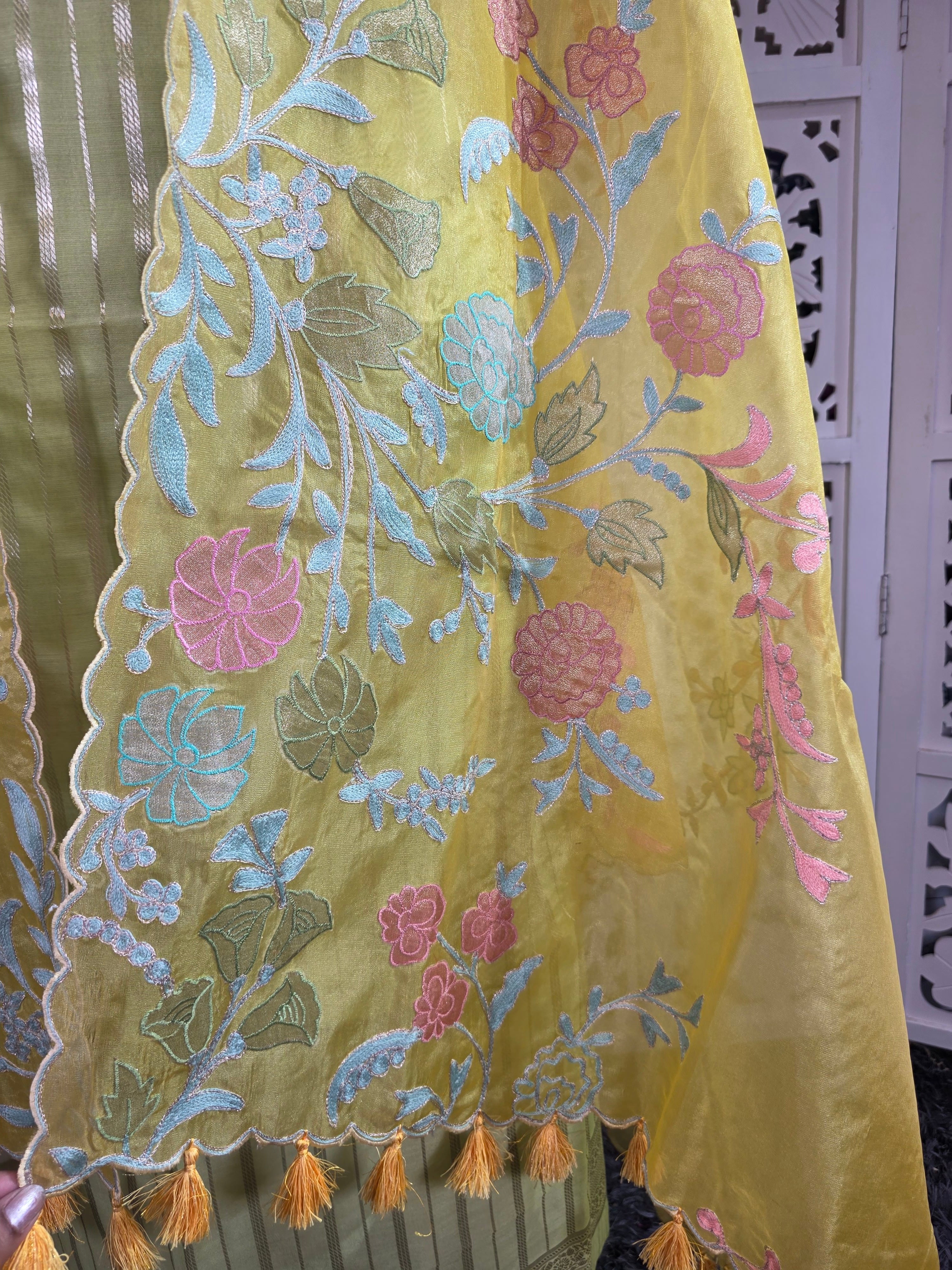 SUIT 028