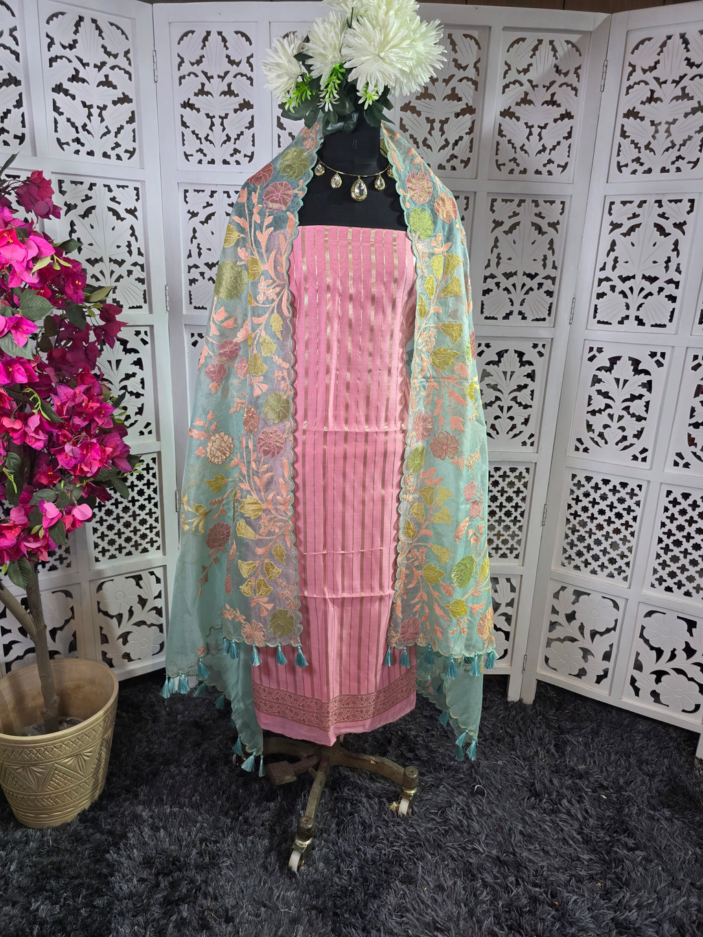 SUIT 029