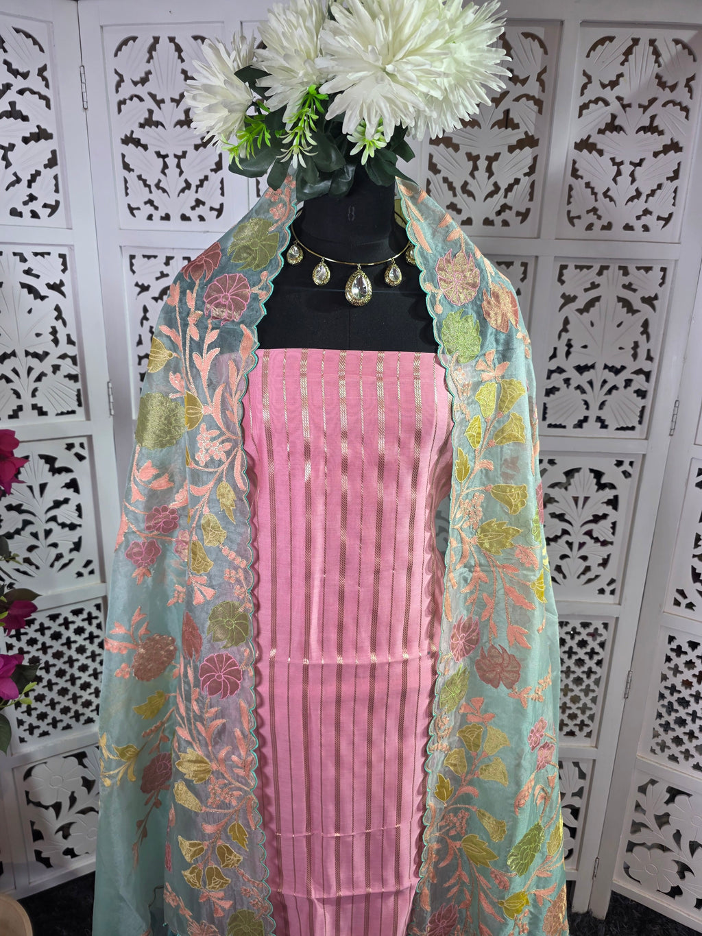 SUIT 029