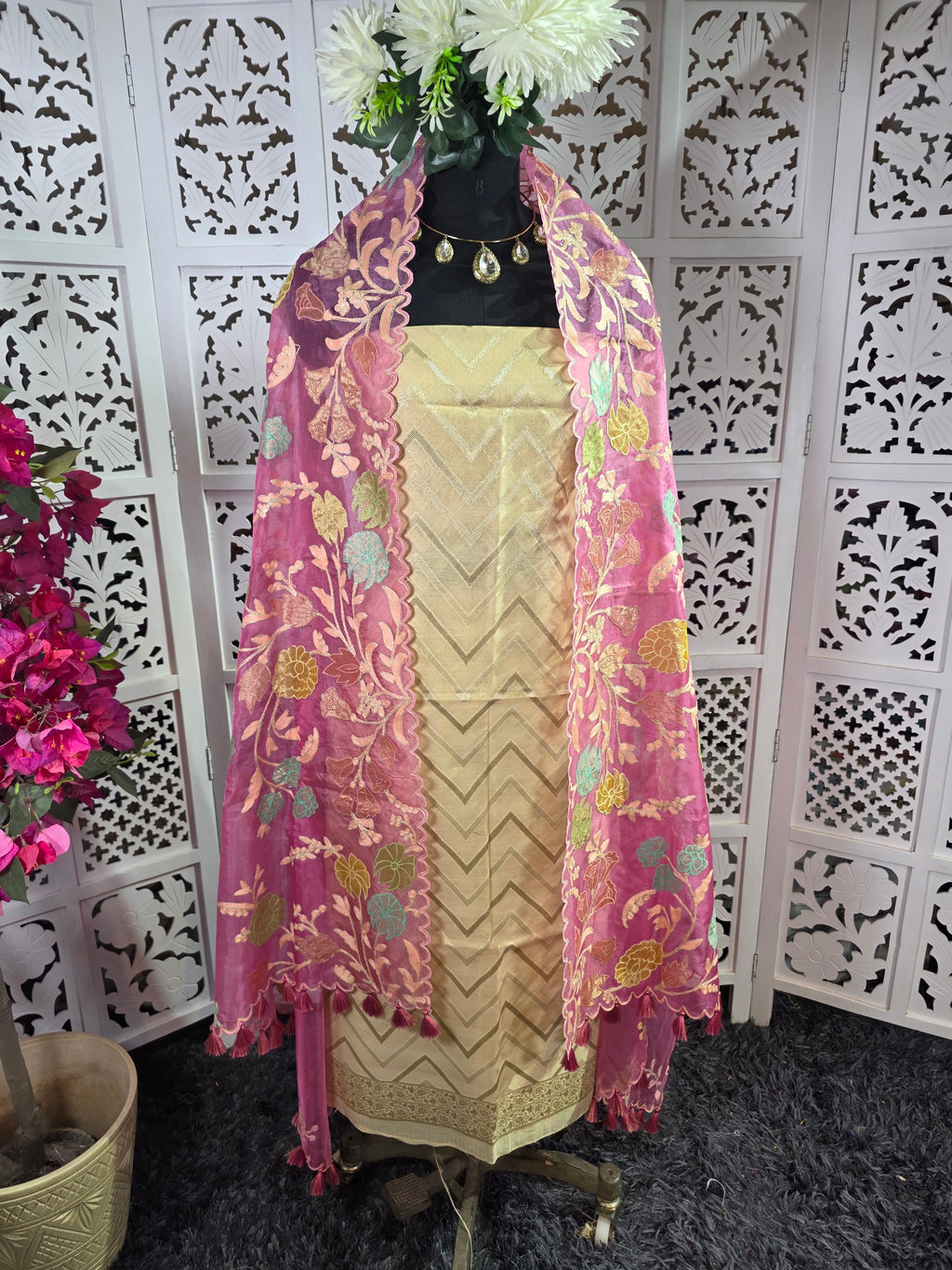 SUIT 030