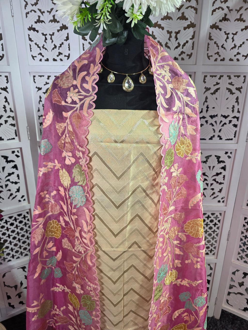 SUIT 030