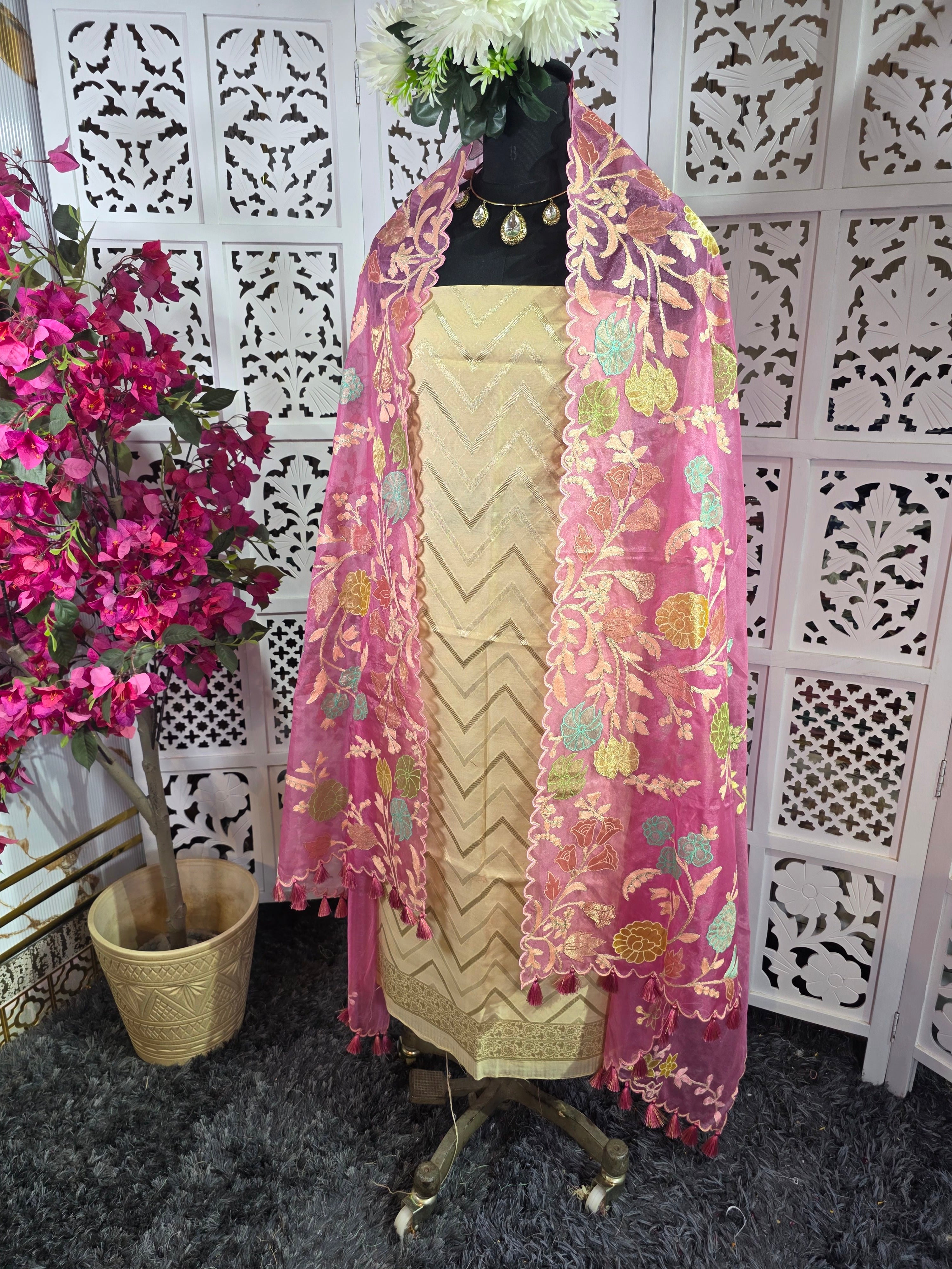 SUIT 030