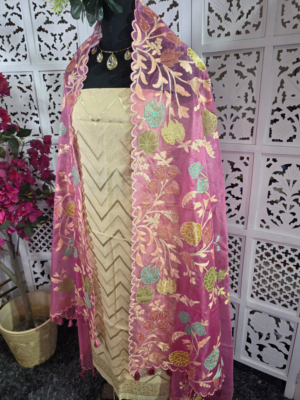 SUIT 030