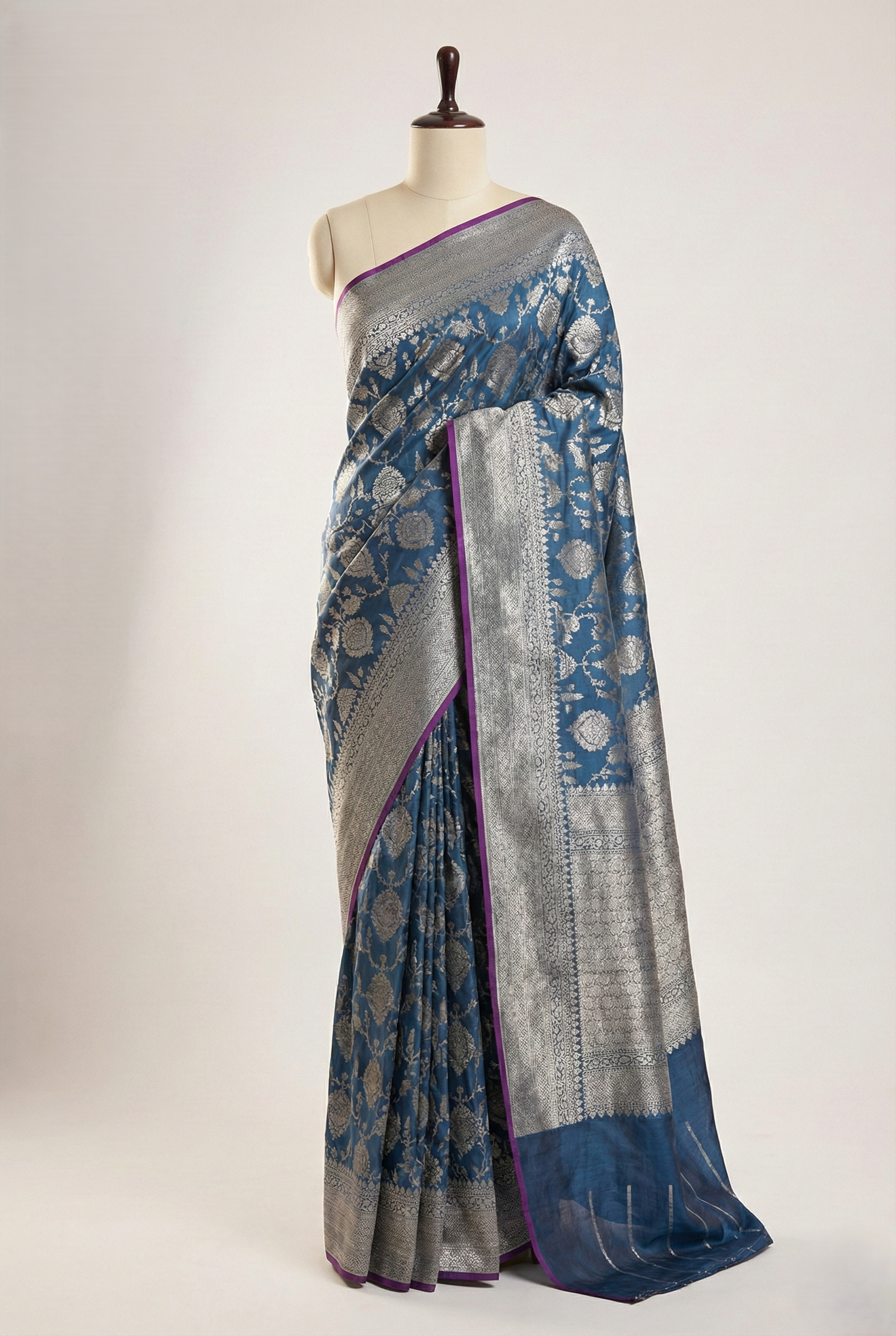 Banarasi satan zari pallu border with intricate jaal work floral weaving with contrast pypin border